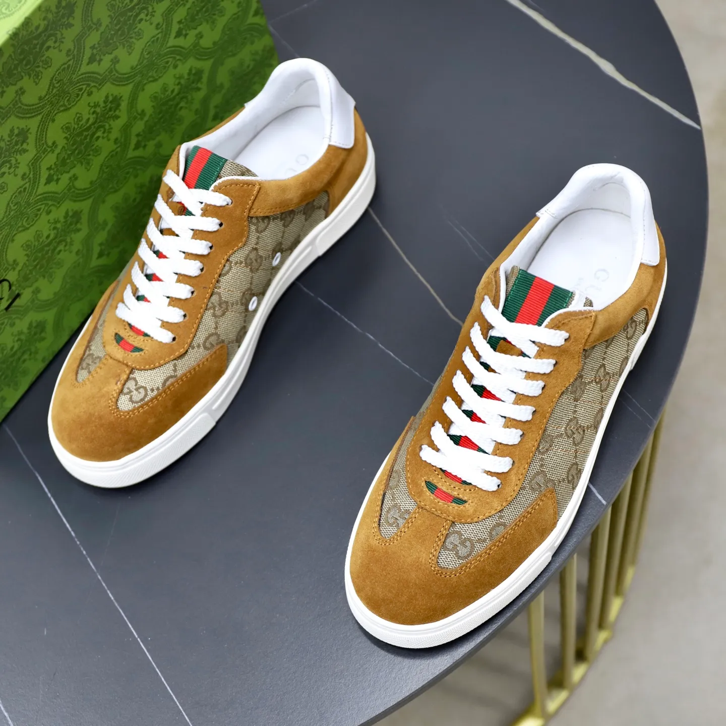 Ex-factory price: 380💰🙅‍♂️🙅‍♂️🙅‍♂️ Brand: Gucci GUCCi Standard code: 38-44 (45 customized) Grade: Same as the official website Material: Original leather splicing Comfortable and breathable sheepskin lining Original wear-resistant outsole Style category: Men's fashionable casual shoes Running sneakers Distinguished luxury brand elements Top luxury Color: actual picture color
